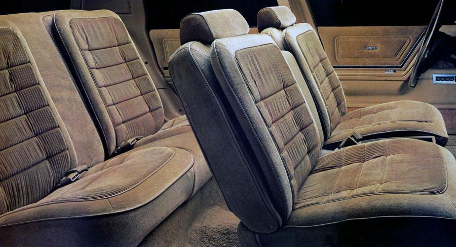 Интерьер Buick Skylark Limited 4-Door Sedan 1985 года  (фото 2 из 2)